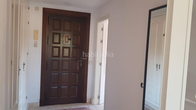 Foto 3c3e2157-6c1e-43d3-a618-8404fbb62d1a. Alquiler ático precioso ático en Benatalaya, benahavis en Estepona