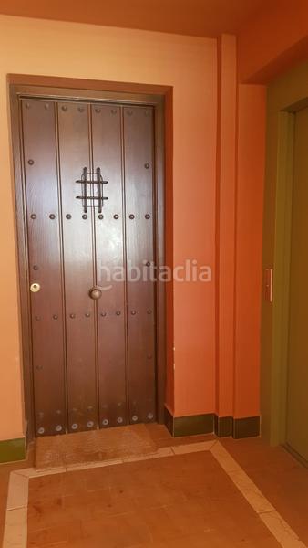 Foto e405ff0b-7fd2-45a5-af00-42a6bb1643cb. Lloguer àtic amb aparcament piscina a Benatalaya Estepona