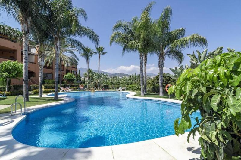 Foto 38ed0457-28d8-48fc-9684-5f3182c9ada4. Miete dachwohnung mit parking pool in Benatalaya Estepona