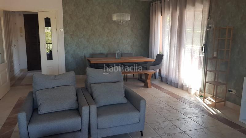 Foto 177db9e9-a92c-4520-8a71-d4dc86e65edf. Rent penthouse with parking pool in Benatalaya Estepona