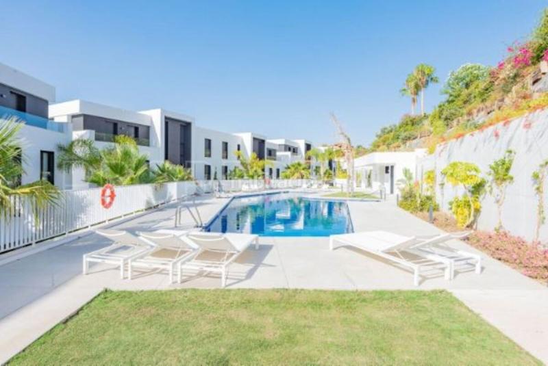 Foto 0a8cd430-3794-49f7-88aa-990c93fef59a. Location appartement avec parking piscine dans Los Naranjos Marbella