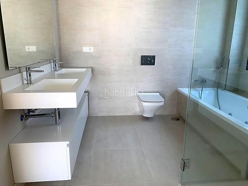 Foto a32a926a-df59-4375-80ec-f135fceae936. Location appartement avec parking piscine dans Los Naranjos Marbella