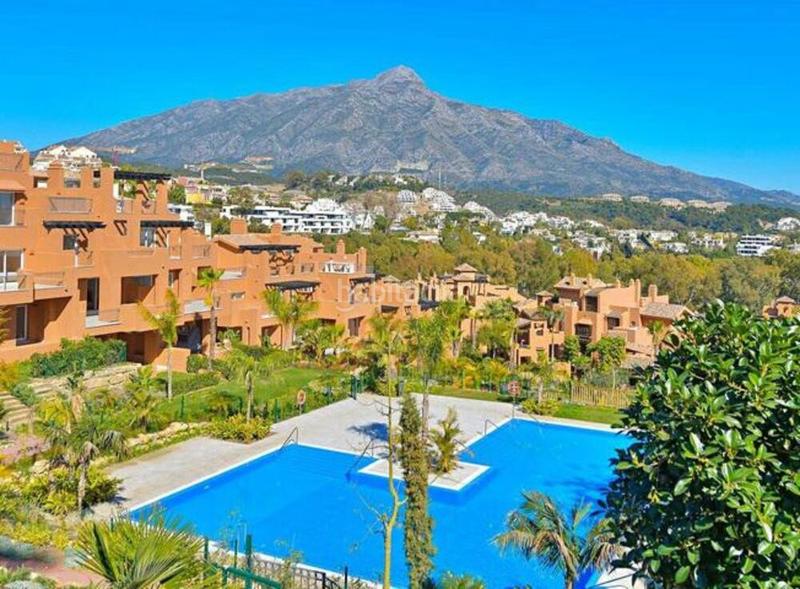 Foto ab4ab860-ed4b-4076-959f-741dbb7048d4. Lloguer àtic amb aparcament piscina a Los Naranjos Marbella