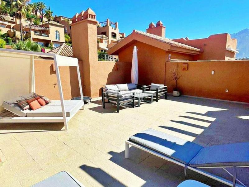 Foto 7bc147dd-5d4e-4446-ad4a-34326cfd68b3. Rent penthouse with parking pool in Los Naranjos Marbella