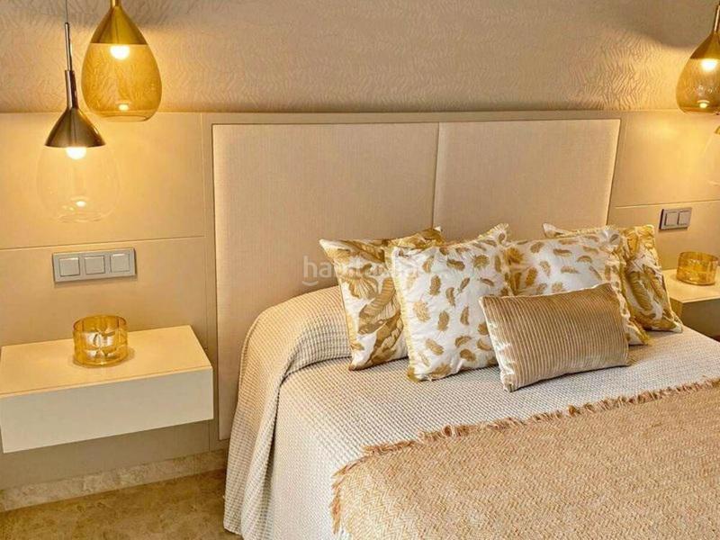Foto 867759d9-b26c-4ed1-99db-69aa48f32b63. Rent penthouse with parking pool in Los Naranjos Marbella