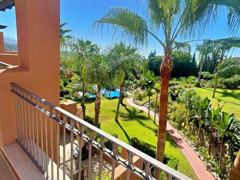 Foto 895fc0a9-3124-4d45-887b-ff5f44174578. Rent penthouse with parking pool in Los Naranjos Marbella