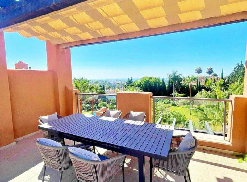 Foto c8e650c9-80f4-4961-8e07-d810202b498c. Rent penthouse with parking pool in Los Naranjos Marbella