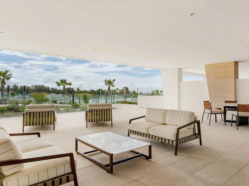 Foto 05184c9c-abb5-4fef-92df-b96a1fb22160. Alquiler planta baja lujo en Las Lomas de Río Verde Marbella