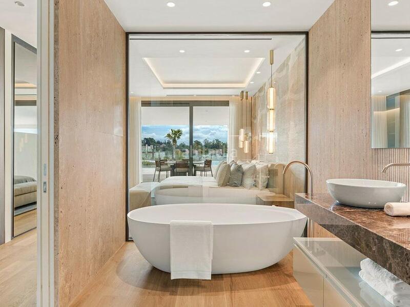 Foto 3f34aae4-8608-4ba5-bba4-fe6a203eae57. Lloguer planta baixa amb calefacció aparcament piscina a Marbella