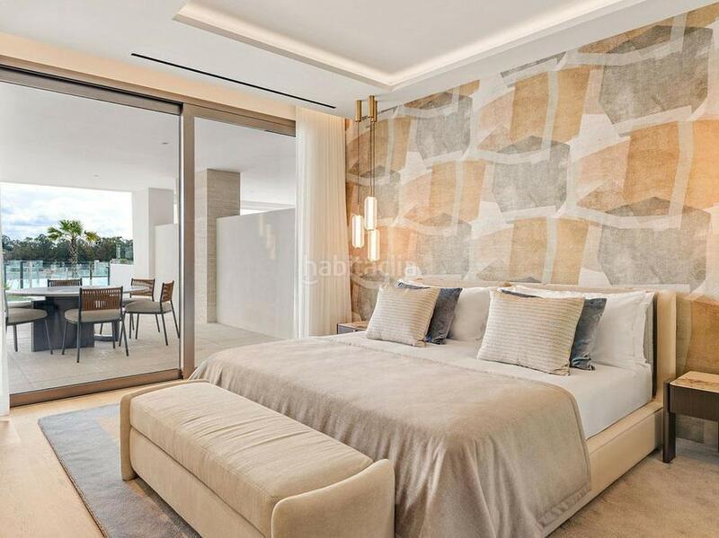 Foto ae1fa043-469c-4840-815c-8f3f524805c9. Rent ground floor with heating parking pool in Las Lomas de Río Verde Marbella