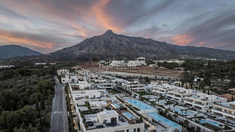 Foto c8585fe6-99e2-49e0-a7d7-b1bed5491840. Rent ground floor with heating parking pool in Las Lomas de Río Verde Marbella