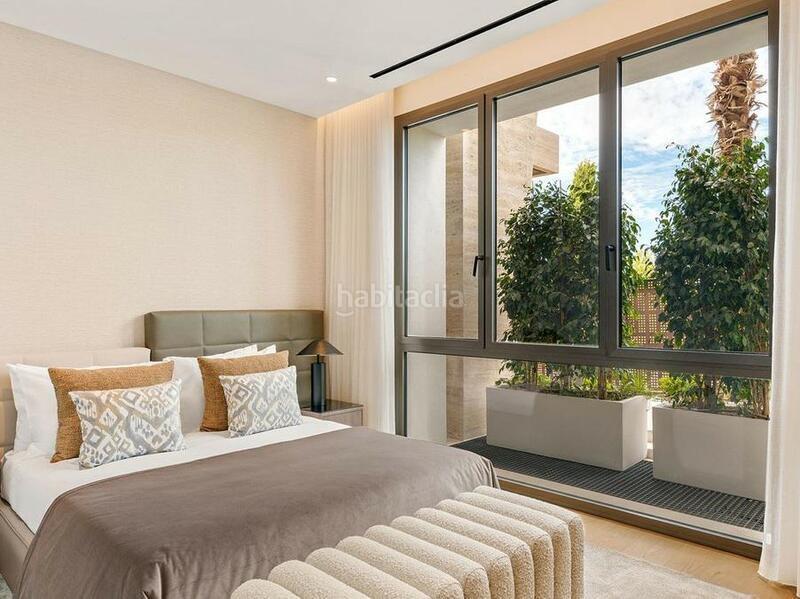 Foto ce4d0727-68c8-40d9-a5a7-0417c0e7278c. Planta baja lujo en Las Lomas de Río Verde Marbella