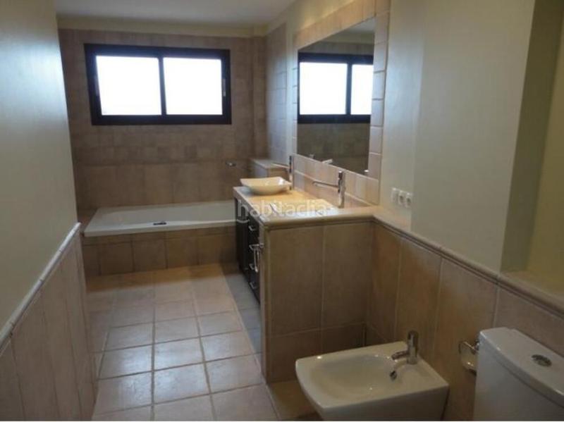 Foto 18e427c3-0ff7-4f2a-bd3f-52f5afa4e91a. Rent house with parking pool in los arqueros - puerto del almendro Benahavís