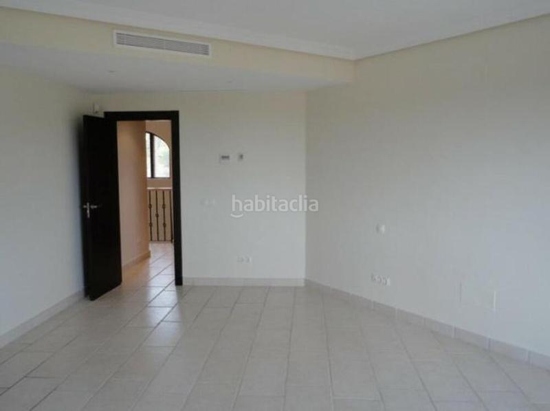 Foto 96decd3c-f945-4b65-a57d-24433c4d5b71. Rent house with parking pool in los arqueros - puerto del almendro Benahavís