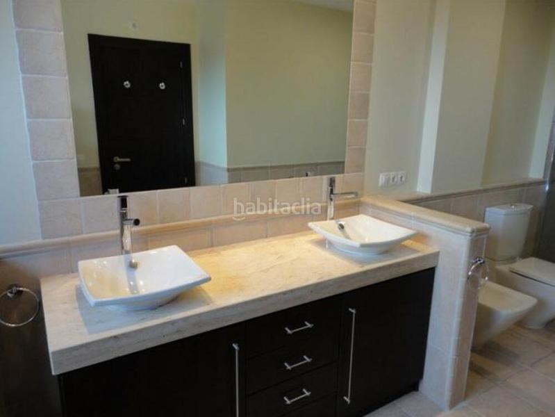 Foto 9fbbea2f-2d87-4a24-b5b2-603485e12776. Rent house with parking pool in los arqueros - puerto del almendro Benahavís