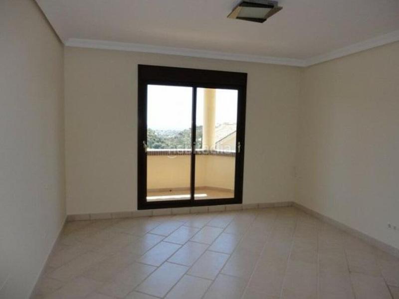 Foto 795906dc-935e-4d72-9402-37c489e61f0a. Location maison avec parking piscine dans los arqueros - puerto del almendro Benahavís