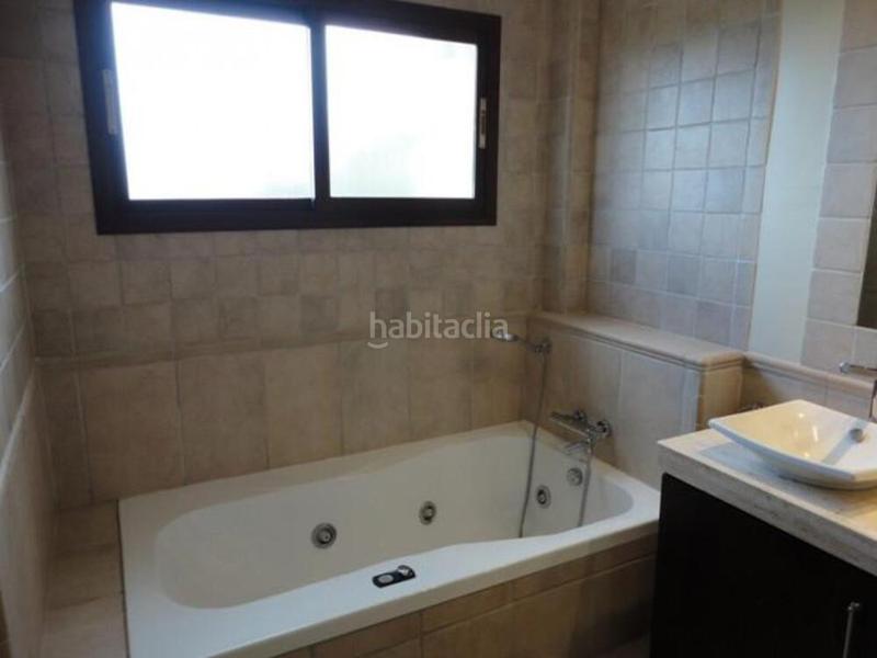 Foto 8bde3cdb-8e0a-496f-82d4-deeb5b220298. Location maison avec parking piscine dans los arqueros - puerto del almendro Benahavís