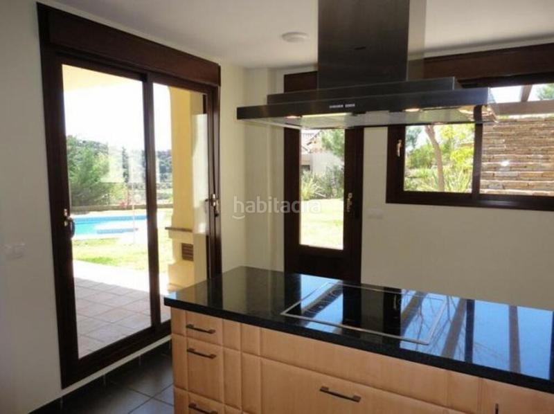 Foto b65942b7-03c9-4b7c-9a4c-4b58b72f14ed. Location maison avec parking piscine dans los arqueros - puerto del almendro Benahavís