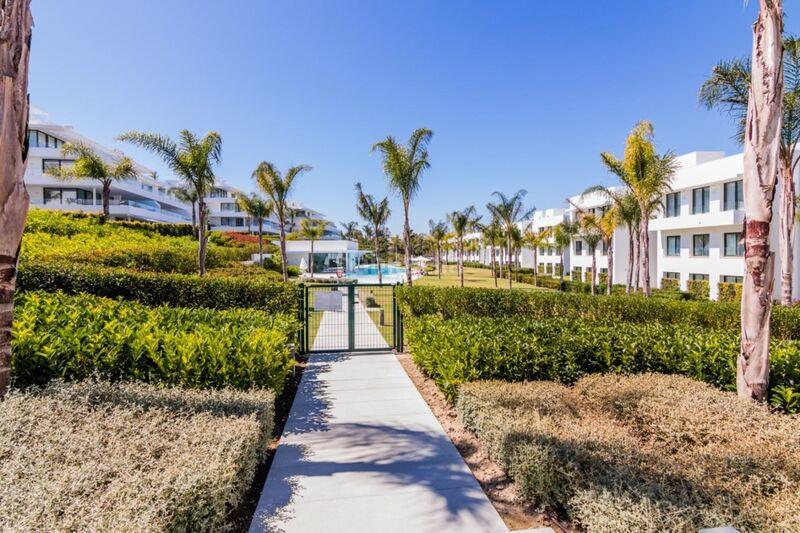 Foto 0f346fb4-8c5b-4136-a2b6-0509e105b962. Apartament amb aparcament piscina a Nueva Atalaya Estepona