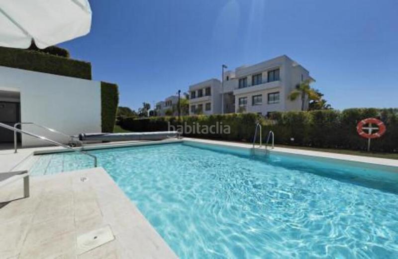 Foto 198b9f75-8e8d-4fc6-8ecc-210156814b9b. Apartament amb aparcament piscina a Nueva Atalaya Estepona