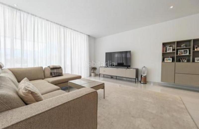 Foto 5a59b5d0-ce57-4269-812d-93092cba7065. Apartament amb aparcament piscina a Nueva Atalaya Estepona