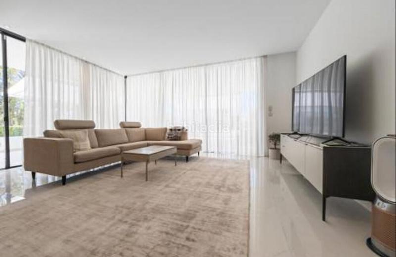 Foto dd65aba1-0c62-4f3f-8fac-8fdf42dd8ad8. Apartament amb aparcament piscina a Nueva Atalaya Estepona