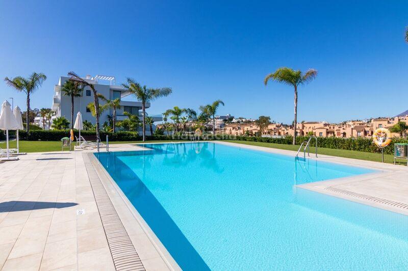 Foto ea675f1f-ce03-4d5b-8887-ec211195d10b. Apartament amb aparcament piscina a Nueva Atalaya Estepona