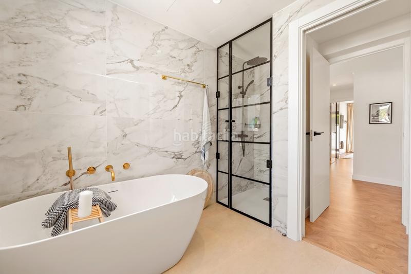 Foto 186a87e7-f54a-4237-938c-ed327b1e8af5. Casa amb aparcament piscina a Los Naranjos Marbella