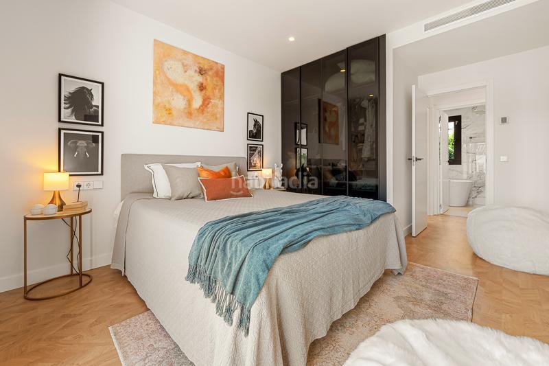 Foto 2d9a8696-f1be-4815-a310-2b7d23449d52. Casa amb aparcament piscina a Los Naranjos Marbella