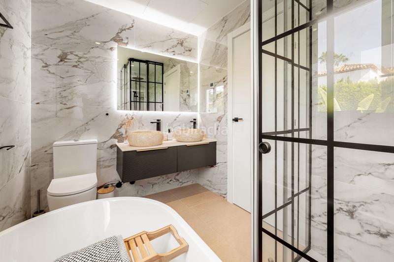 Foto 3c503129-e82e-42b2-b119-d41742e4c0fe. Casa amb aparcament piscina a Los Naranjos Marbella