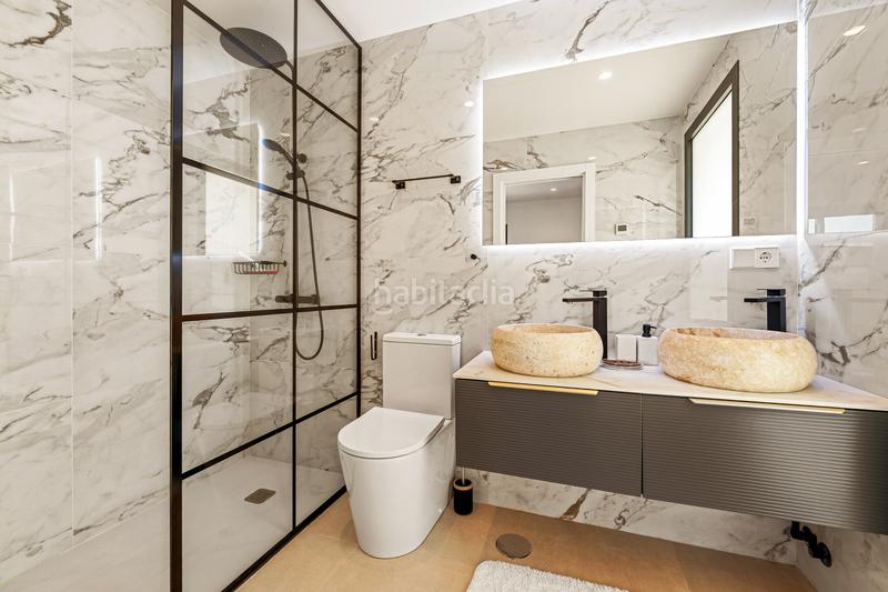 Foto 466b8bd9-bdd7-4805-beef-d8e60ecc5bfc. Casa amb aparcament piscina a Los Naranjos Marbella