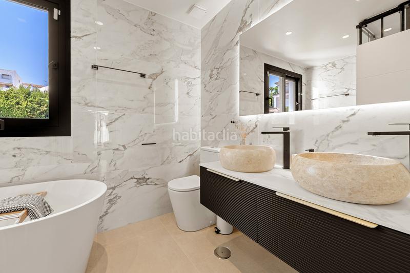 Foto 69641645-b46d-45aa-bd60-f21e821f4333. Casa amb aparcament piscina a Los Naranjos Marbella