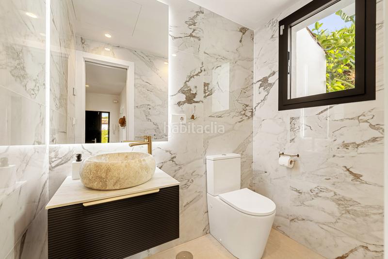 Foto a1d4a0a6-7ee4-4010-9a7c-7d8c611632a1. Casa amb aparcament piscina a Los Naranjos Marbella