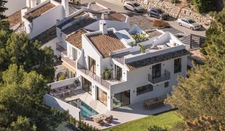Casa pareada en Aloha. Villa de lujo completamente renovada en peñablanca  2024