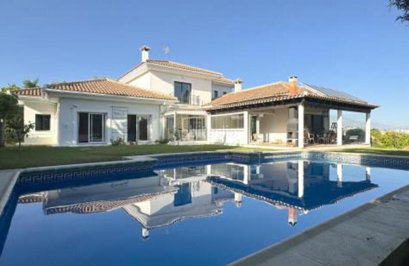 Foto 042cecb8-5c36-4f57-b151-9e4c0d5026c7. Location maison avec parking piscine dans Los Flamingos Benahavís