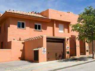 Casa adosada en Cabopino - Artola. Elegante casa de 4 dormitorios en cabopino, marbella  primera lí