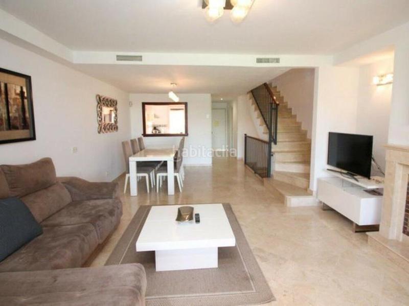 Foto 0e6a2261-8584-4db5-bfb4-97bb850db194. Casa a schiera con parcheggio piscina in Cabopino - Artola Marbella