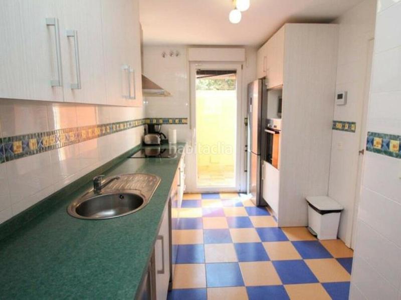 Foto 4240b7c4-d4dd-490d-b472-485961603898. Casa a schiera con parcheggio piscina in Cabopino - Artola Marbella