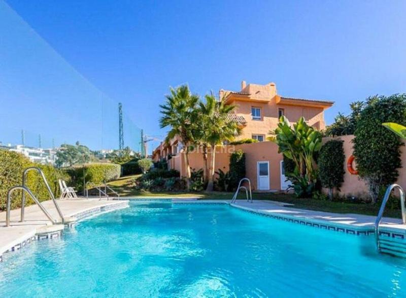 Foto 92072042-ec2b-42f4-996e-32e5896ab9e4. Casa a schiera con parcheggio piscina in Cabopino - Artola Marbella