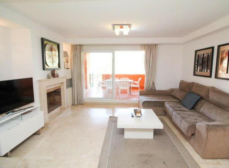 Foto 941ea9d2-a61d-47e5-9aa2-0e99f0b8091c. Casa a schiera con parcheggio piscina in Cabopino - Artola Marbella