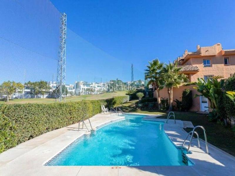 Foto b027be59-4b9c-4491-86e8-dd113c8ee925. Casa a schiera con parcheggio piscina in Cabopino - Artola Marbella