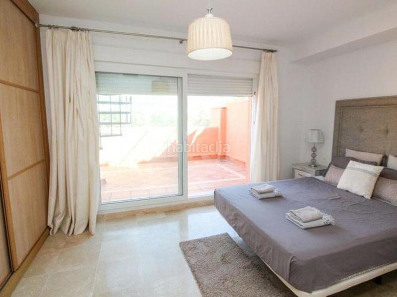 Foto cd46a640-c915-4117-8642-e2e4b0d0dbfb. Casa a schiera con parcheggio piscina in Cabopino - Artola Marbella