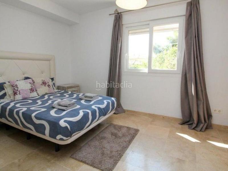Foto ee7028d2-e590-4211-9ceb-49225edf48d4. Casa a schiera con parcheggio piscina in Cabopino - Artola Marbella