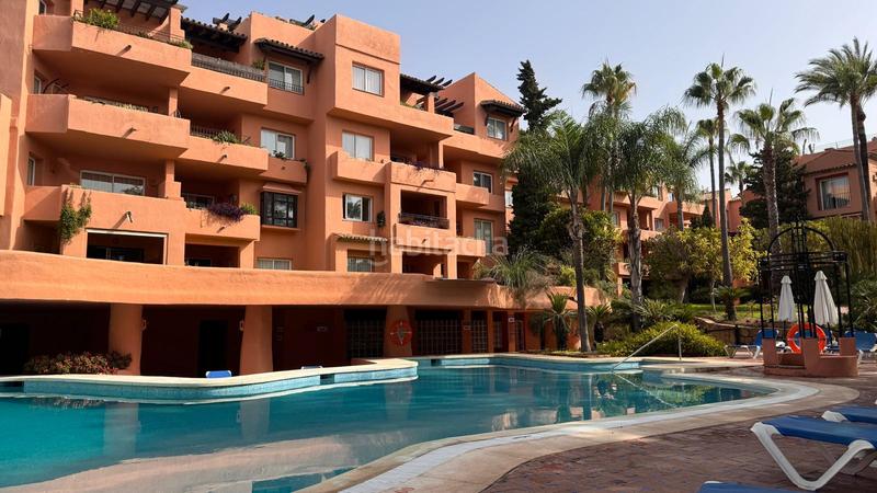 Foto 8f896bdd-e7a1-4f24-8f61-b653cf754b81. Affitto piano terra con parcheggio piscina in Las Lomas de Río Verde Marbella