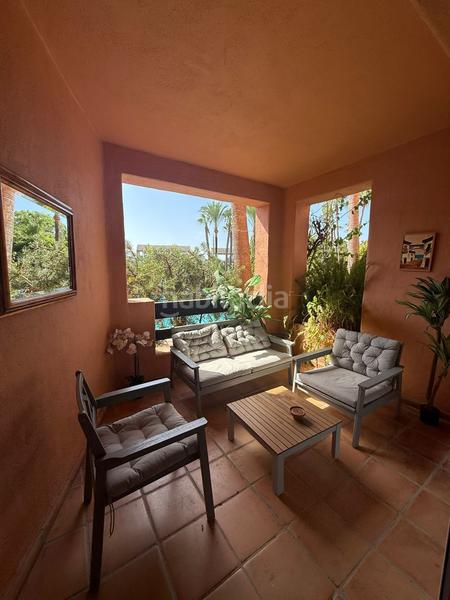 Foto 447f7213-2493-478b-a0f7-8b3b2158643e. Location rez-de-chaussée avec parking piscine dans Las Lomas de Río Verde Marbella