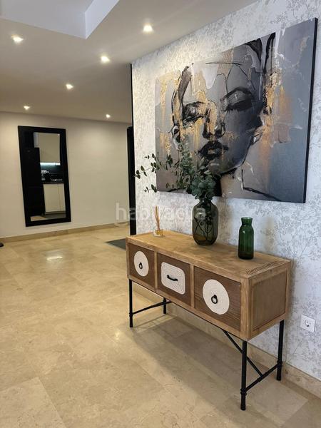 Foto 7e3ad85c-07f8-4ba8-b10d-04b6ff245505. Location rez-de-chaussée avec parking piscine dans Las Lomas de Río Verde Marbella