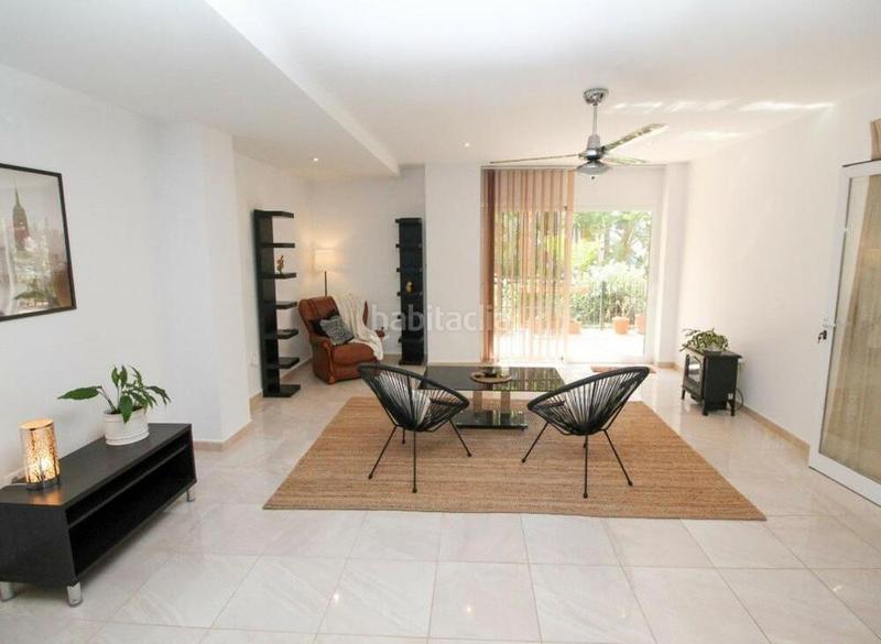 Foto 8c146529-582f-4c41-aefd-246e5bf2c277. Planta baja espacioso apartamento de 3 dormitorios con terrazas expansivas y alrededores tropicales miraflores en Mijas