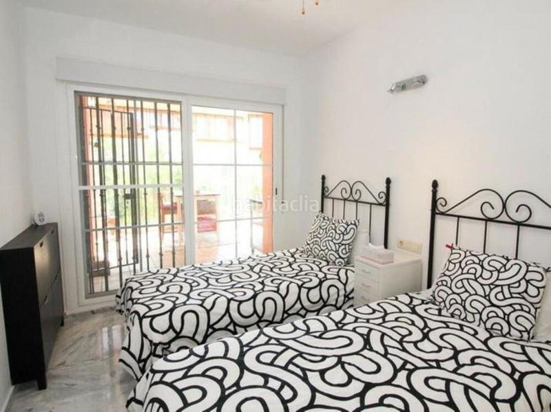 Foto aaf3ee15-c2e6-467f-a7c4-0706ee44bebe. Planta baja espacioso apartamento de 3 dormitorios con terrazas expansivas y alrededores tropicales miraflores en Mijas