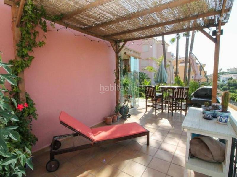 Foto cf5511a4-7e56-4890-8218-5a69ff650048. Planta baja espacioso apartamento de 3 dormitorios con terrazas expansivas y alrededores tropicales miraflores en Mijas