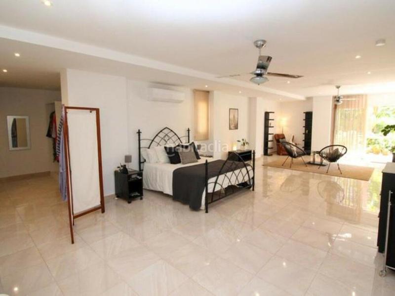 Foto f3e29710-82d8-45a8-9e40-da34bcb358a2. Planta baja espacioso apartamento de 3 dormitorios con terrazas expansivas y alrededores tropicales miraflores en Mijas